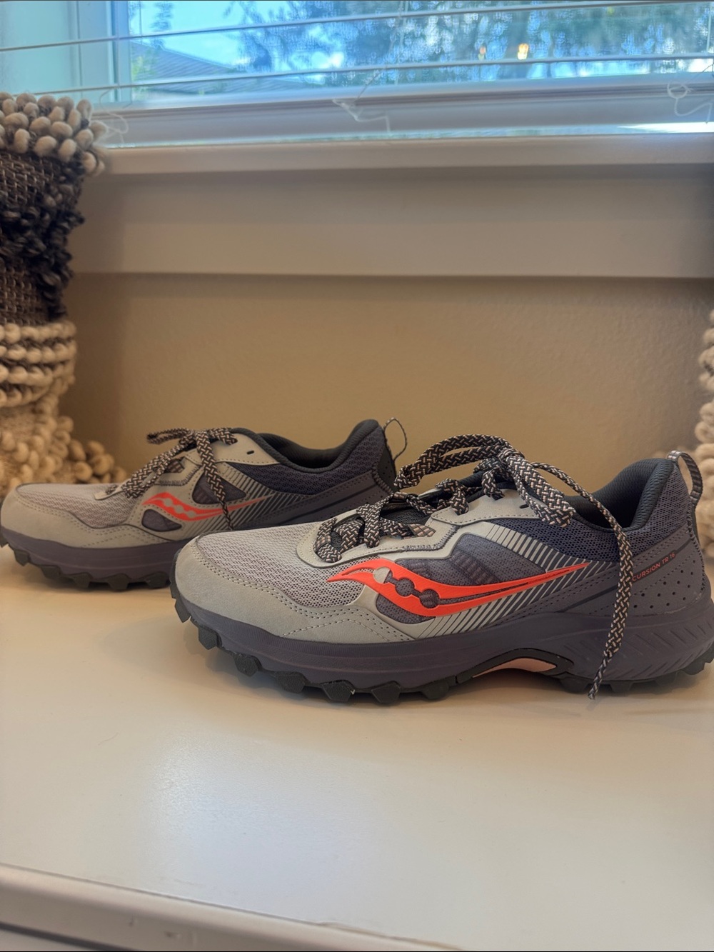 Saucony Women's SIZE 10 Excursion Tr16 Trail Runners. Waterproof GORE-TEK